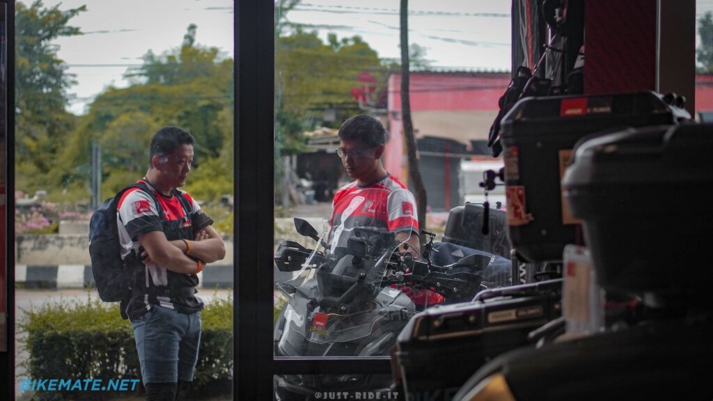 GIVI Point Bangkok storefront