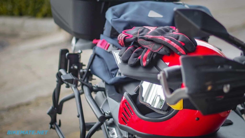 FIVE Advanced Gloves and Helmet