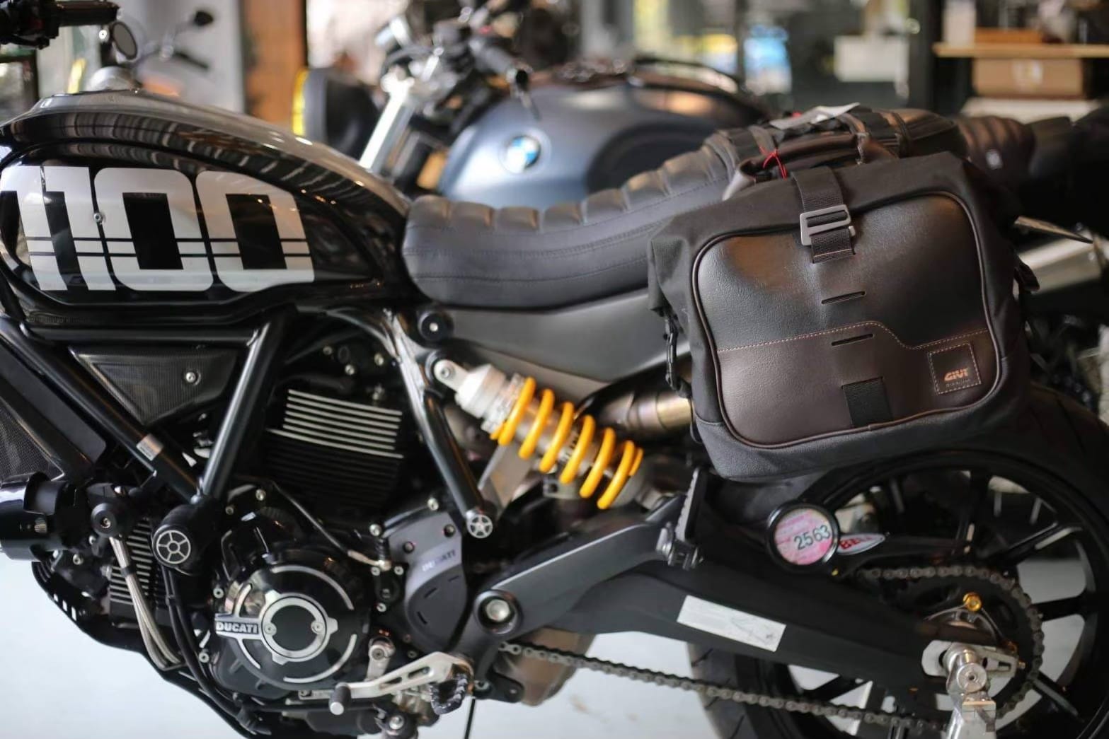 GIVI Corium CRM102 rear and side bag