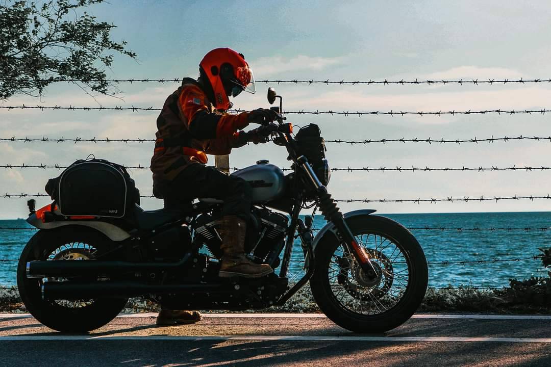 GIVI TR20 cloth bag tied to the back of a Harley Davidson Street Bob motorcycle.
