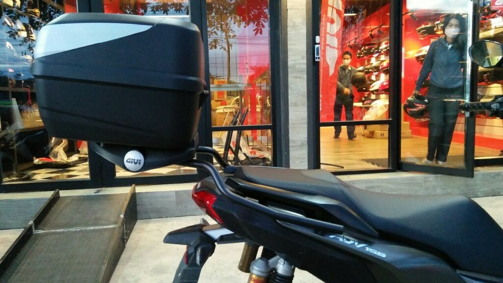 ตัวอย่างการติดตั้งกล่อง GIVI มานำเสนอผู้ใช้ HONDA ADV 150 เป็นแนวทางแต่งรถ