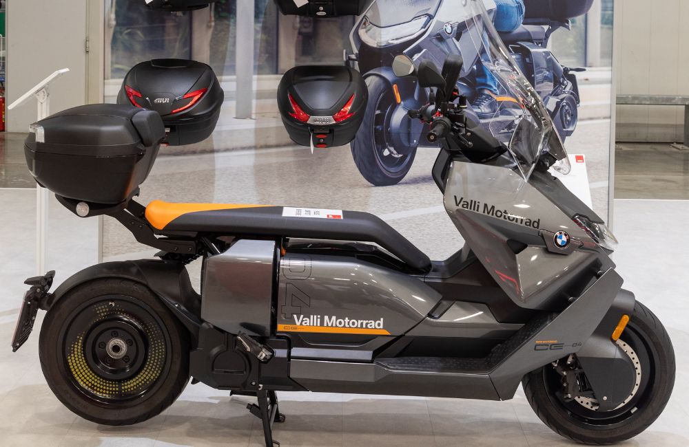 BMW CE04 ติดตั้งกล่องท้าย GIVI