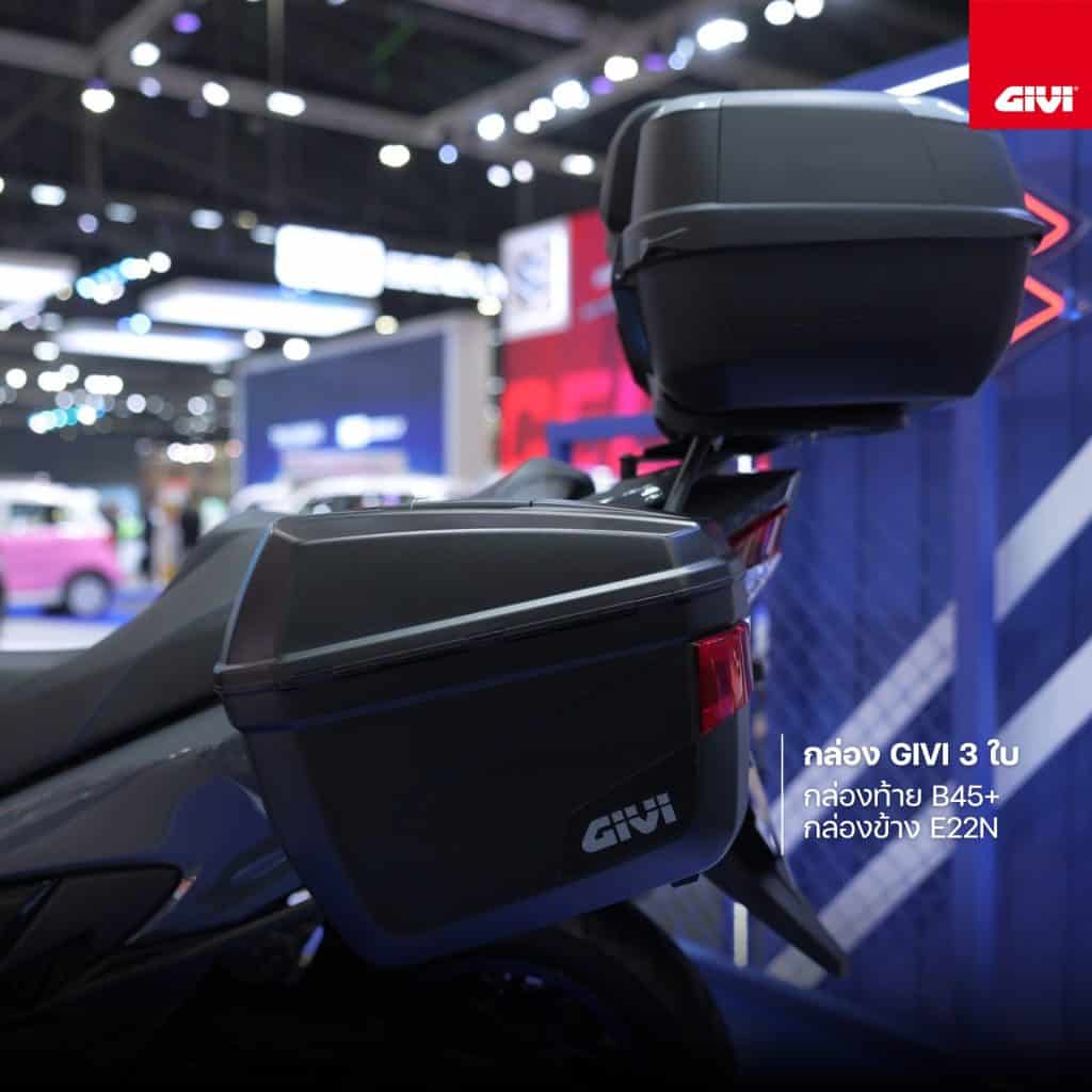 Suzuki Burgman 400 mounted GIVI B42+ and E22N Cases